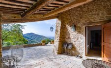 Magnificent stone farmhouse with 5 bedrooms and swimming pool