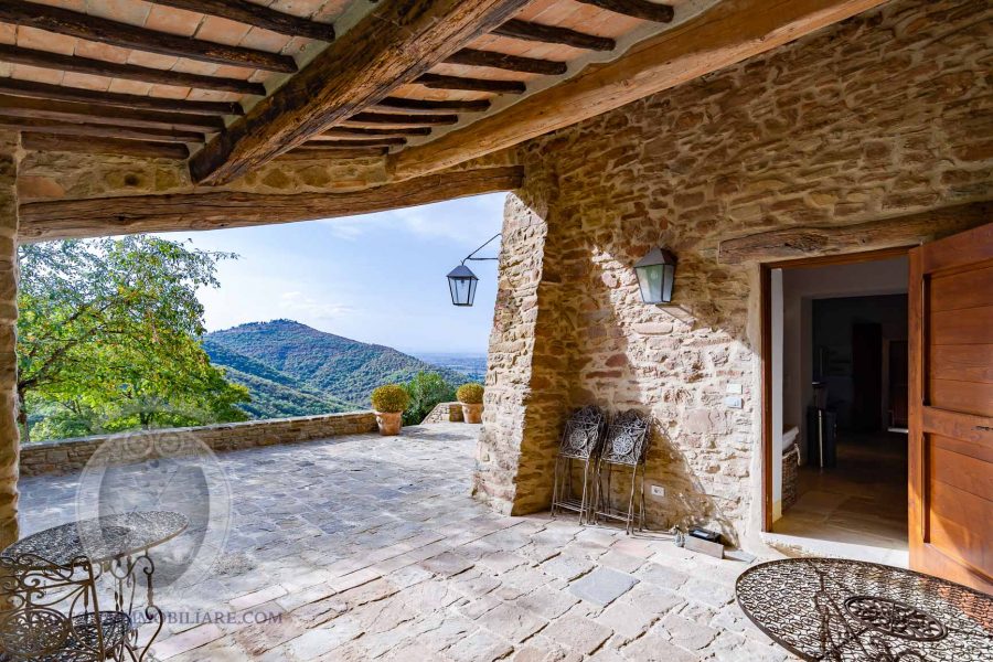 Magnificent stone farmhouse with 5 bedrooms and swimming pool