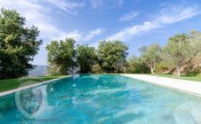 Magnificent stone farmhouse with 5 bedrooms and swimming pool