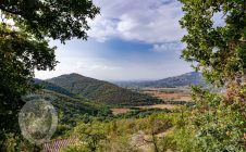 Magnificent stone farmhouse with 5 bedrooms and swimming pool