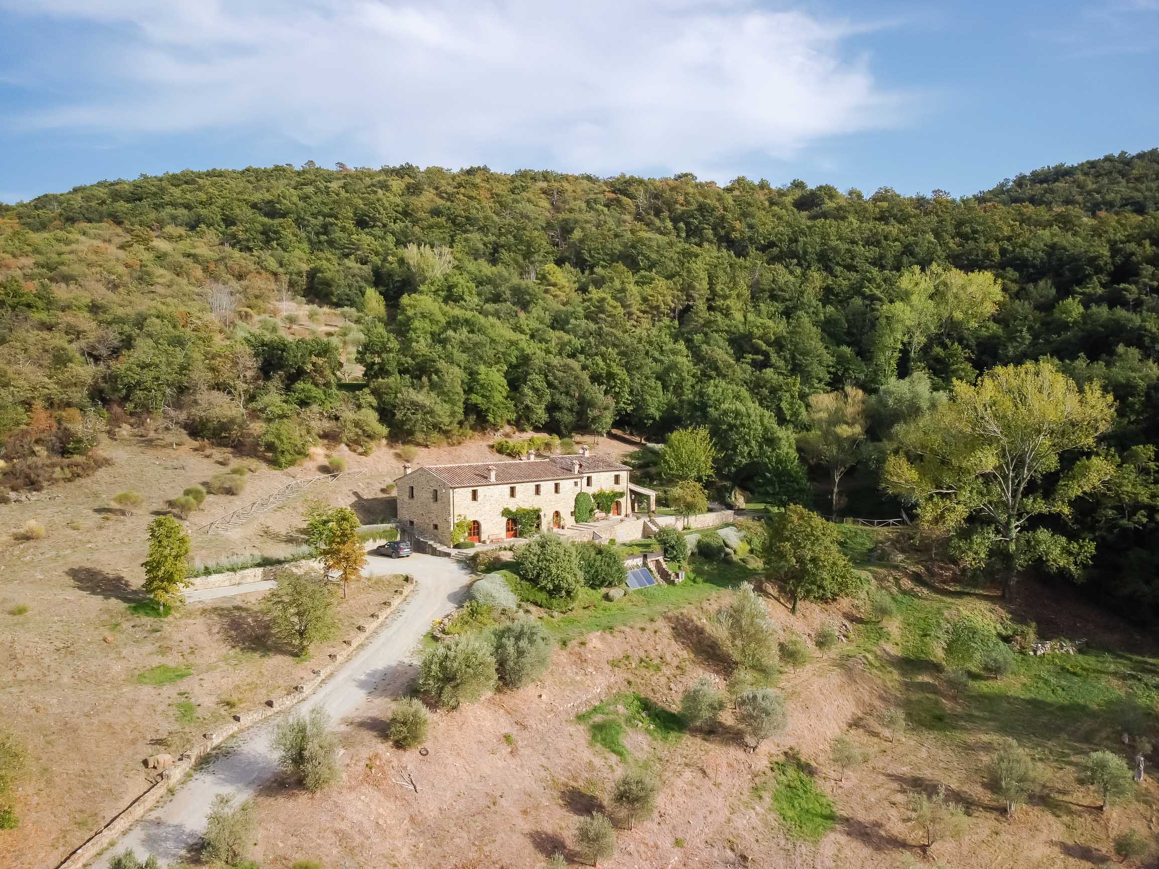 Magnificent stone farmhouse with 5 bedrooms and swimming pool