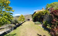 Casa colonica in posizione panoramica con piscina e campo da tennis