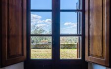 Farmhouse in a panoramic position with swimming pool and tennis court