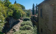 Farmhouse in a panoramic position with swimming pool and tennis court