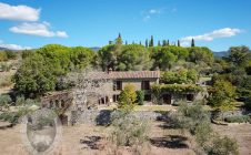 Farmhouse in a panoramic position with swimming pool and tennis court