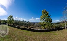 Casa colonica in posizione panoramica con piscina e campo da tennis