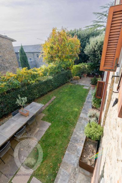 Fantastic townhouse with perfectly restored garden