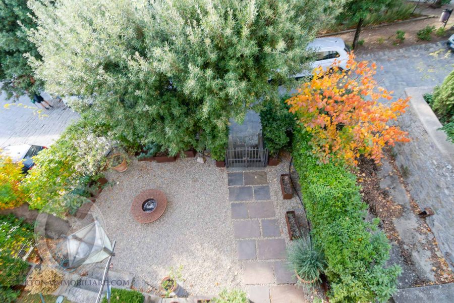 Fantastic townhouse with perfectly restored garden