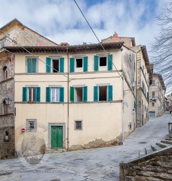 Terratetto da ristrutturare nel centro di Cortona