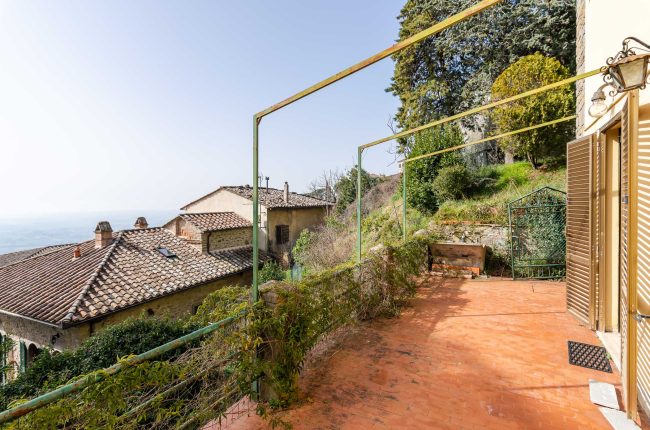 Casa con giardino privato