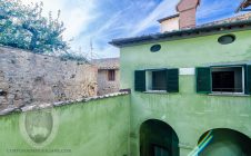 Apartment in historic building in the center of Cortona