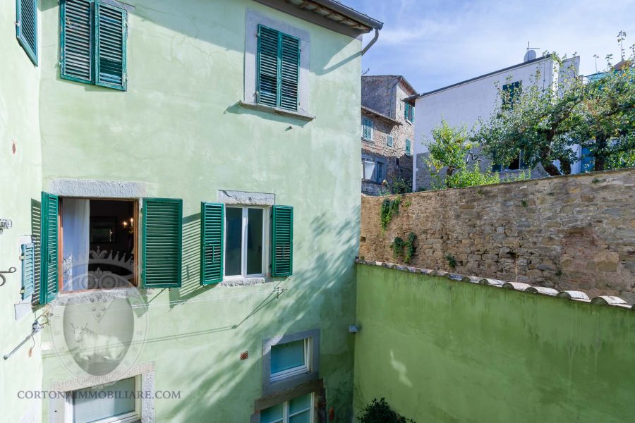 Apartment in historic building in the center of Cortona