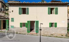 Casa indipendente con vista sul valle e lago Trasimeno