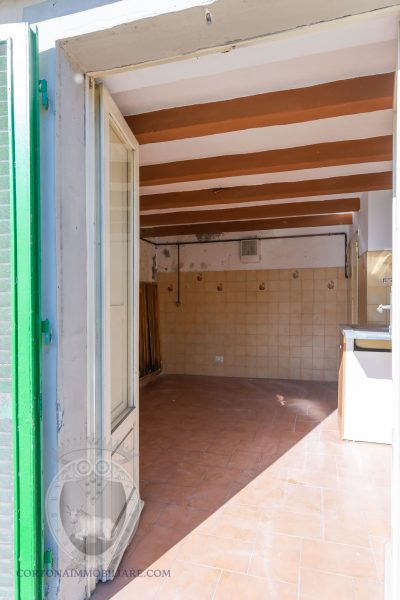 Detached house overlooking the valley and Lake Trasimeno