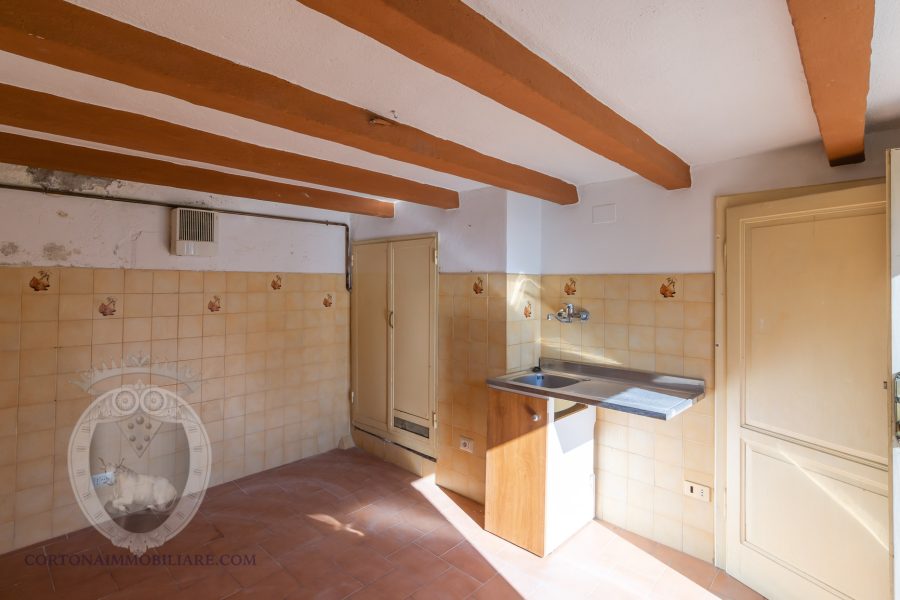 Detached house overlooking the valley and Lake Trasimeno