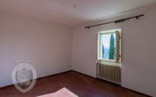 Detached house overlooking the valley and Lake Trasimeno
