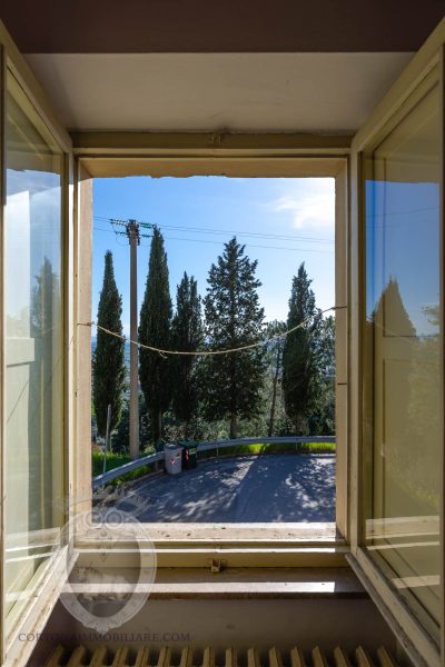 Detached house overlooking the valley and Lake Trasimeno