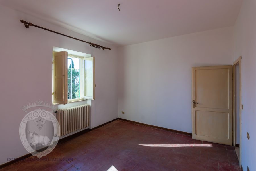Detached house overlooking the valley and Lake Trasimeno