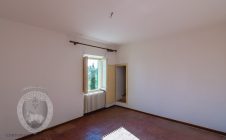 Detached house overlooking the valley and Lake Trasimeno