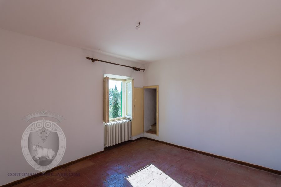 Detached house overlooking the valley and Lake Trasimeno