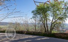 Detached house overlooking the valley and Lake Trasimeno
