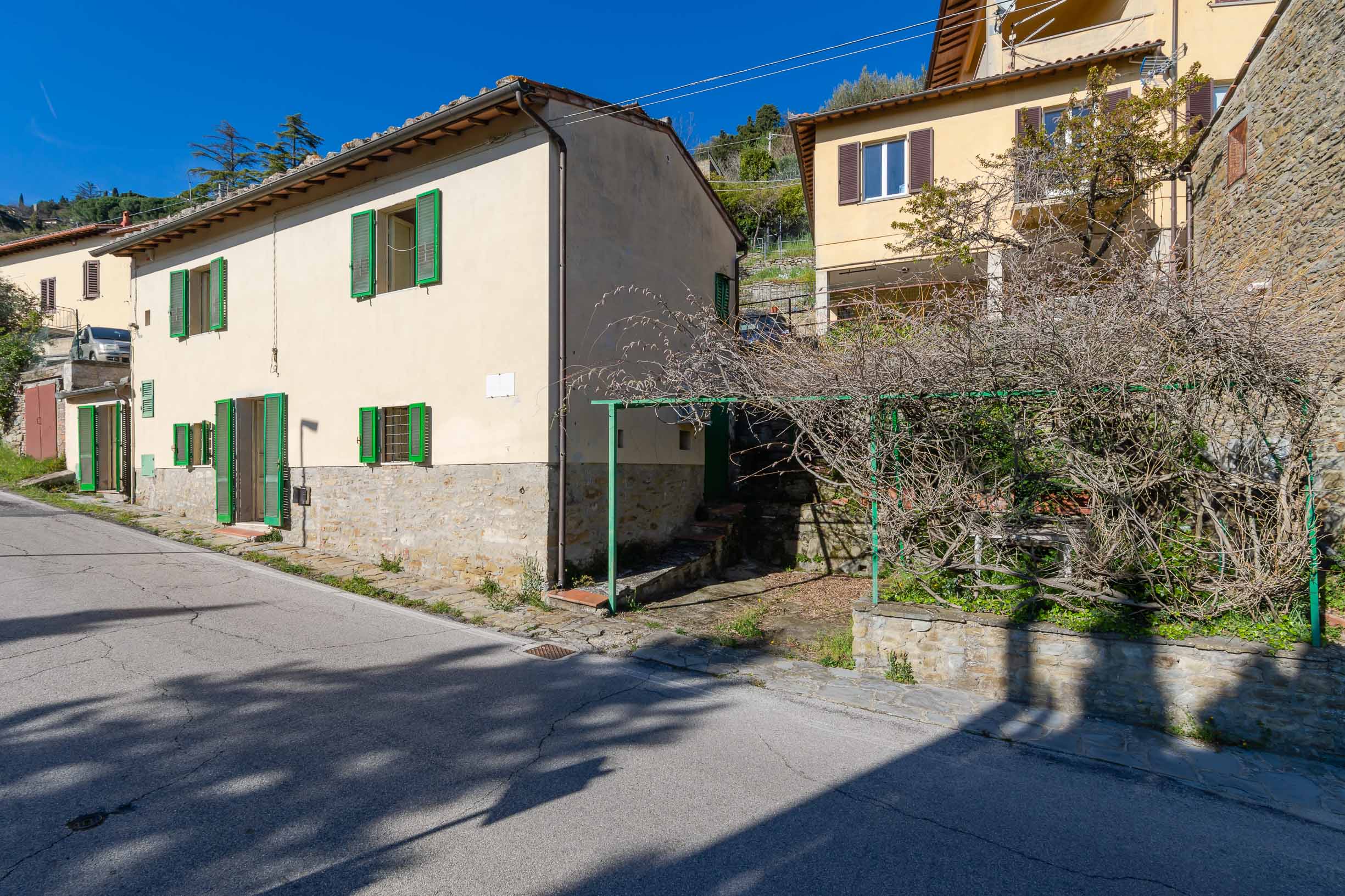 Detached house overlooking the valley and Lake Trasimeno