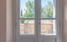 Restored farmhouse with outbuilding in Cortona