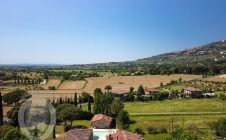 Casa colonica ristrutturata con dependance a Cortona