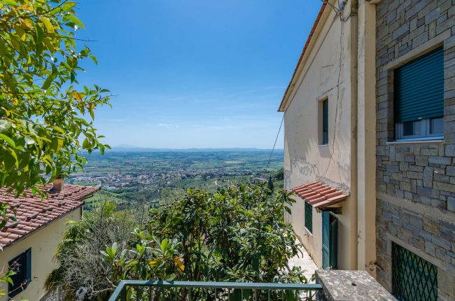 Apartment in a semi-detached house 500m from Piazza Garibaldi