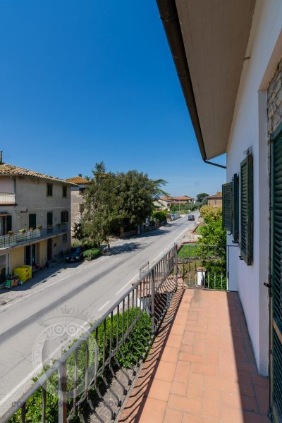 Casa a pergo con 3 camere e 3 bagni