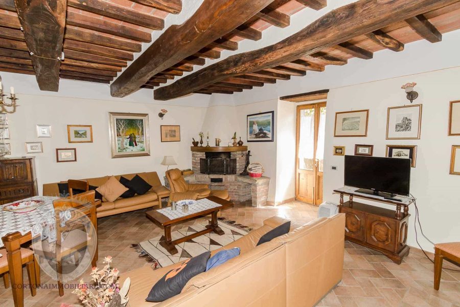 Colonica con 5 camere e piscina