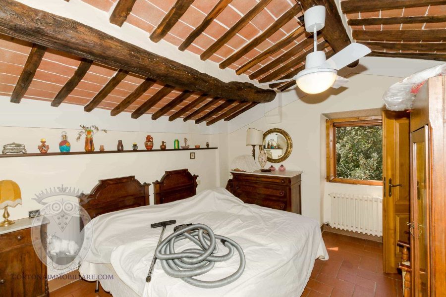 Colonica con 5 camere e piscina