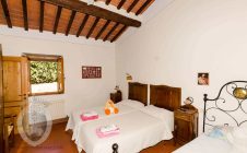 Colonica con 5 camere e piscina