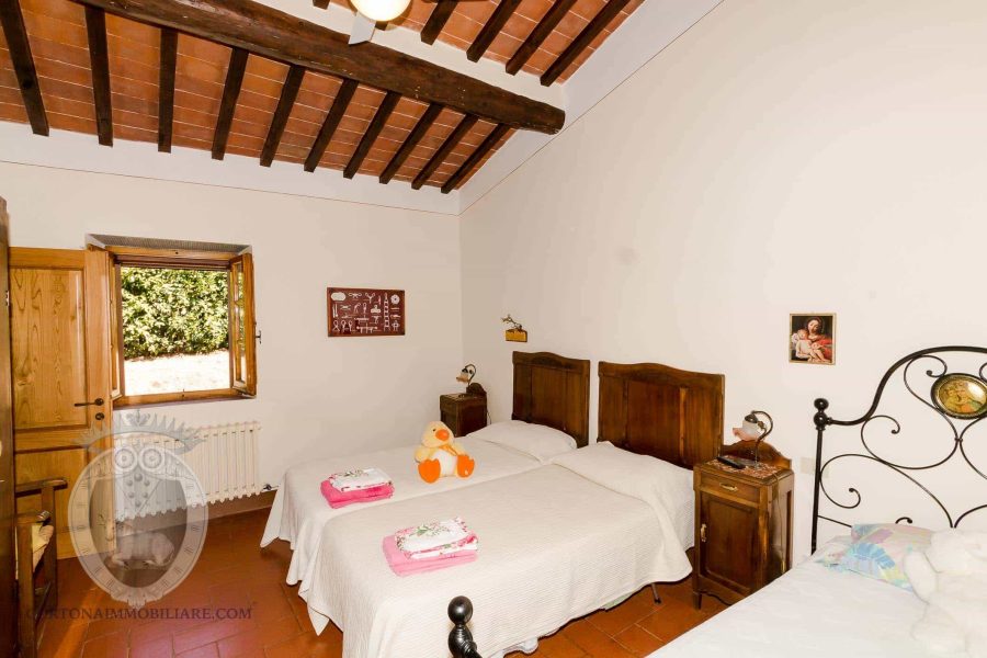 Colonica con 5 camere e piscina