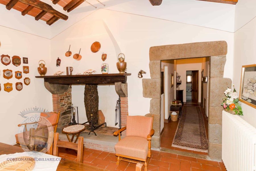 Colonica con 5 camere e piscina