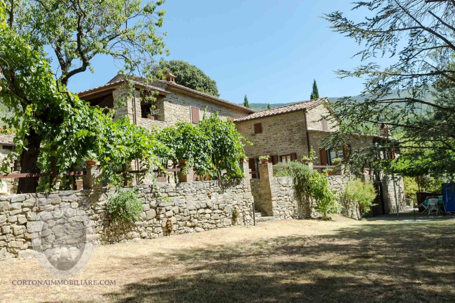 Farmhouse with 5 bedrooms and swimming pool