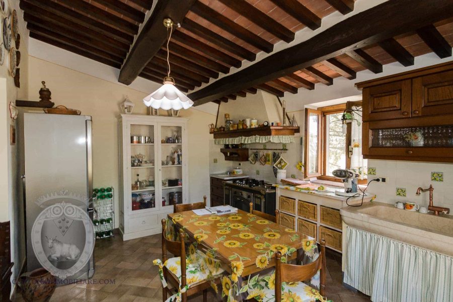 Colonica con 5 camere e piscina