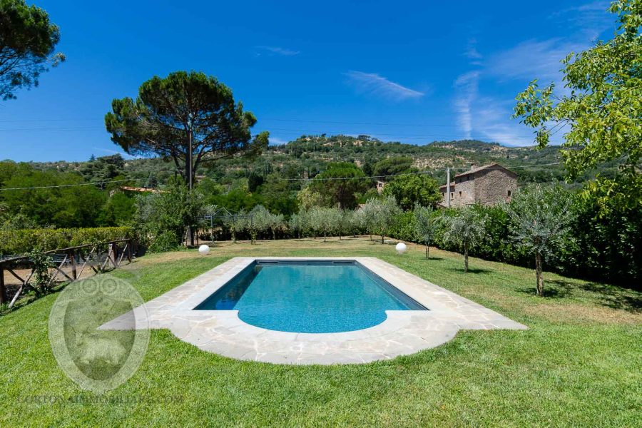 Restored farmhouse 2.5km from Cortona
