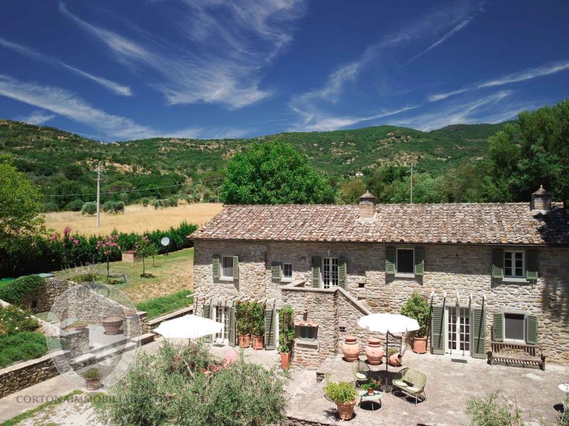 Restored farmhouse 2.5km from Cortona