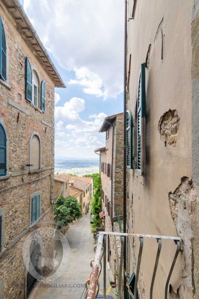 Appartamento con giardino da ristrutturare