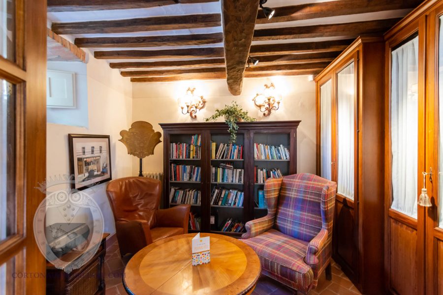 Unique country house inside the historical centre of Cortona