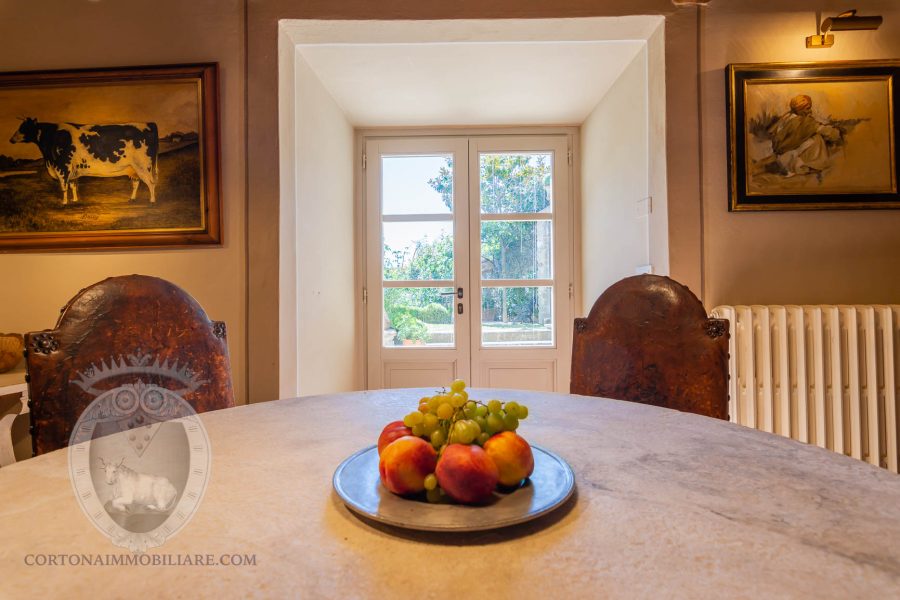 Unique country house inside the historical centre of Cortona