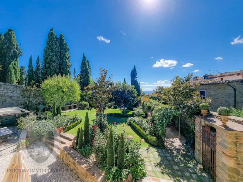 Unique country house inside the historical centre of Cortona