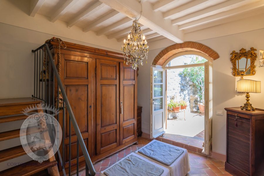 Unique country house inside the historical centre of Cortona