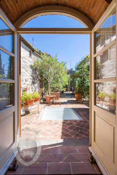 Unique country house inside the historical centre of Cortona