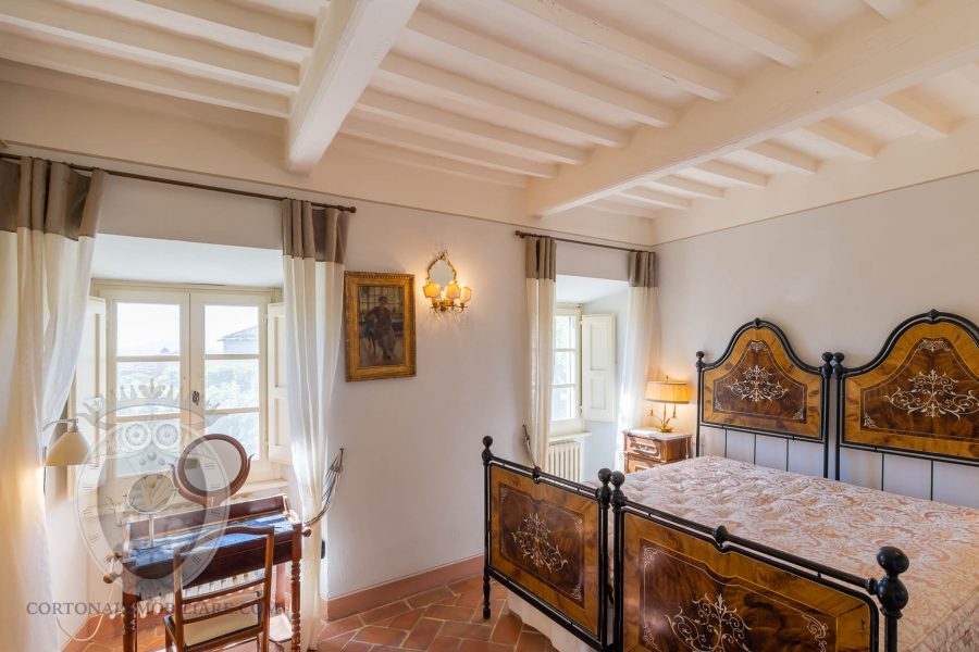Unique country house inside the historical centre of Cortona
