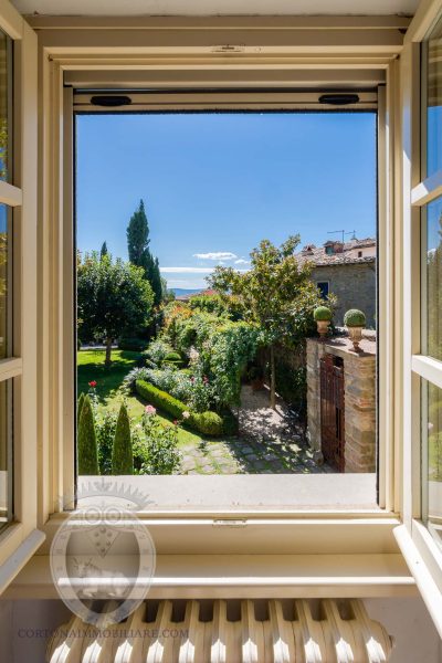 Unique country house inside the historical centre of Cortona