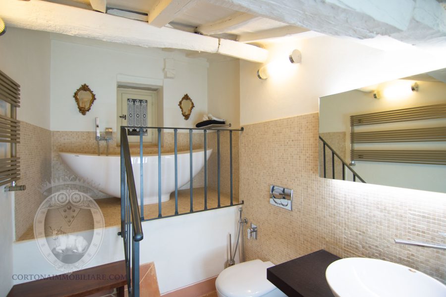 Unique country house inside the historical centre of Cortona