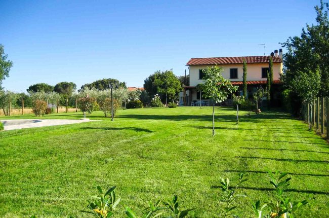 Detached house with private garden 3 bedrooms 2 living rooms 2 kitchens 2 bathrooms and swimming pool
