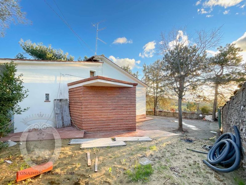 Independent panoramic house with swimming pool